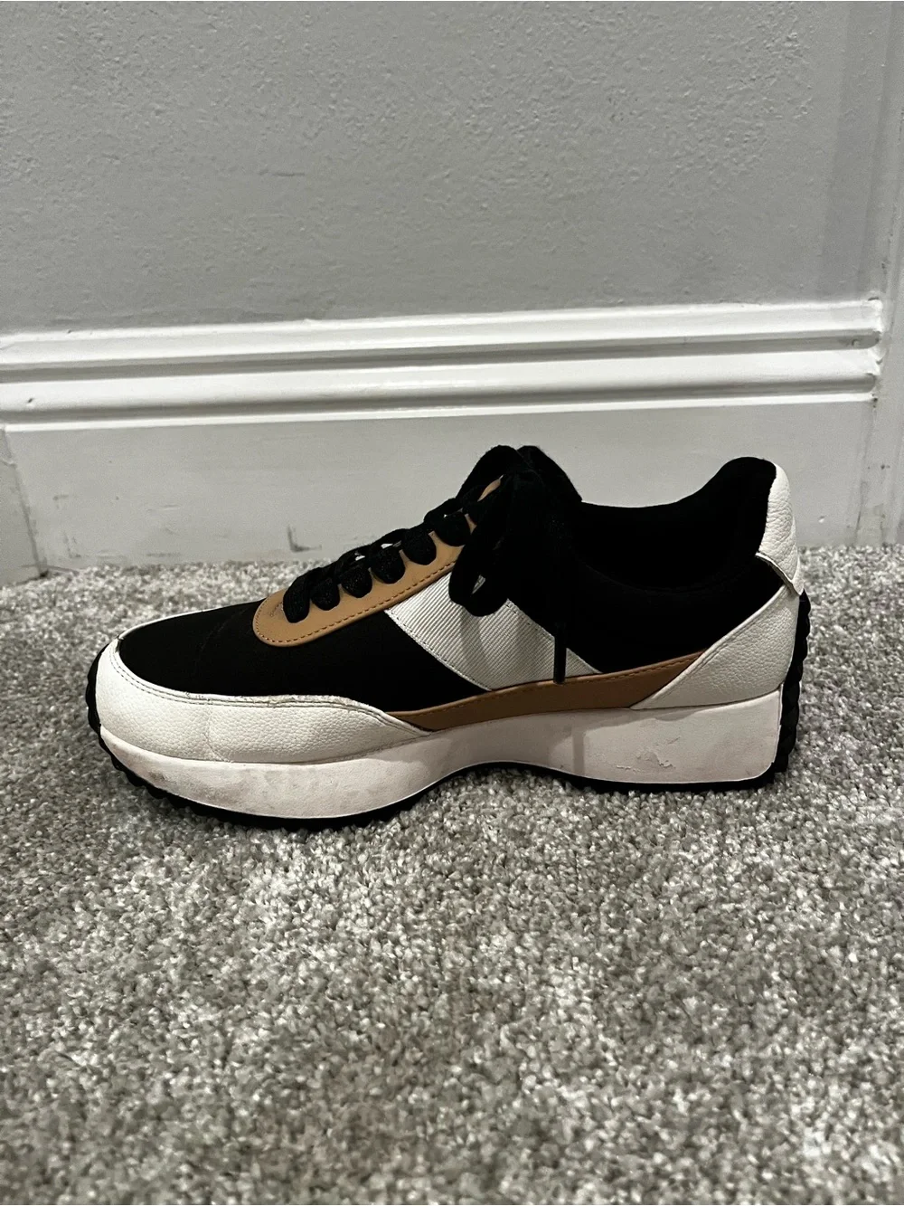 Casual Black White and Tan Lace-Up Sneakers